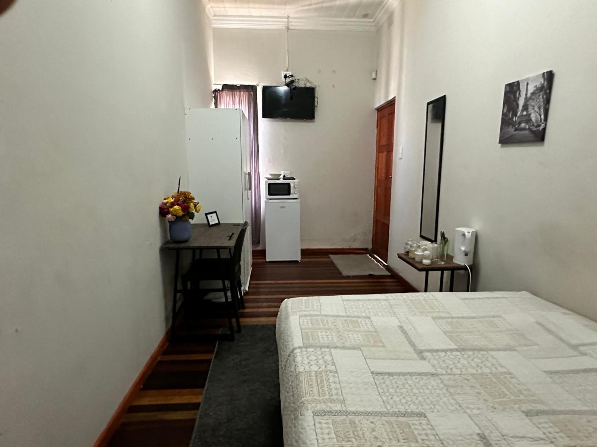 Hide On Rees Guest house *